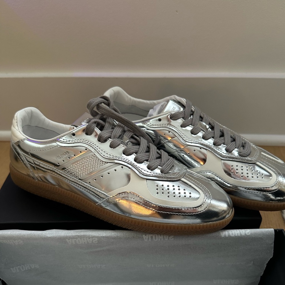 Alohas Tb.490 Rife Shimmer Silver Sneakers- NEW IN BOX. Size US 8/39 women’s